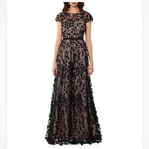 Xscape full length, short sleeve gown. Size 14